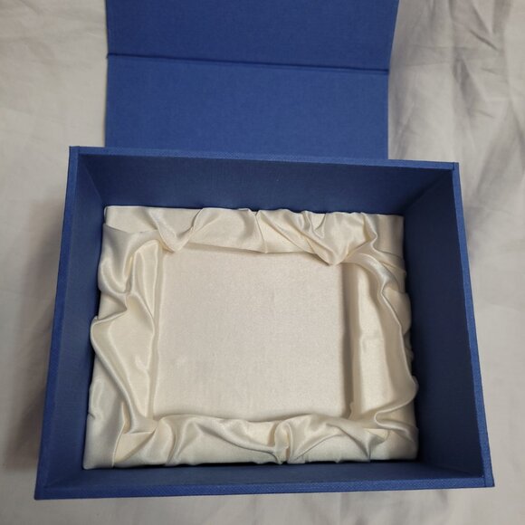 UN Peacekeeping Seoul Korea Magnetic Box Gift Empty Decorative Storage 6.5 x 5 - Picture 8 of 12